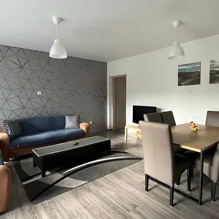 Siraly Apartment *